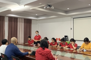 教育与艺术系教师亲切走访看望2018级企业实践学习学生