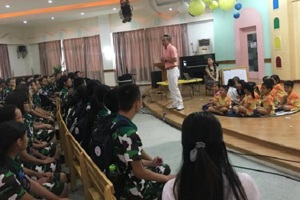 学前教育专业组织2017级新生进行企业认知学习