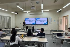 以赛促教赋新能，匠心育人谱新篇｜教育与艺术学院顺利召开“说专业・说课程”研讨活动