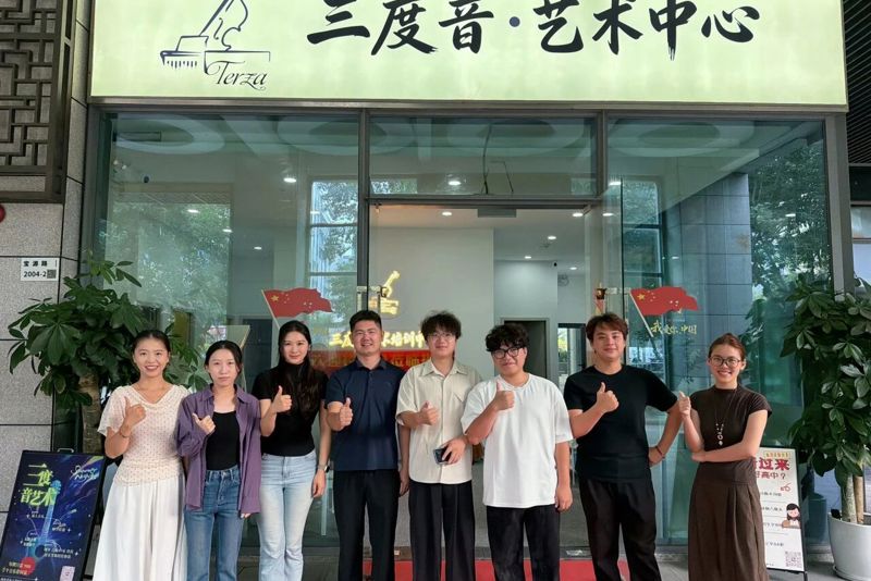 访企拓岗｜教育与艺术学院音乐表演专业教学部赴深圳市三度音文化传播有限公司看望实践学生